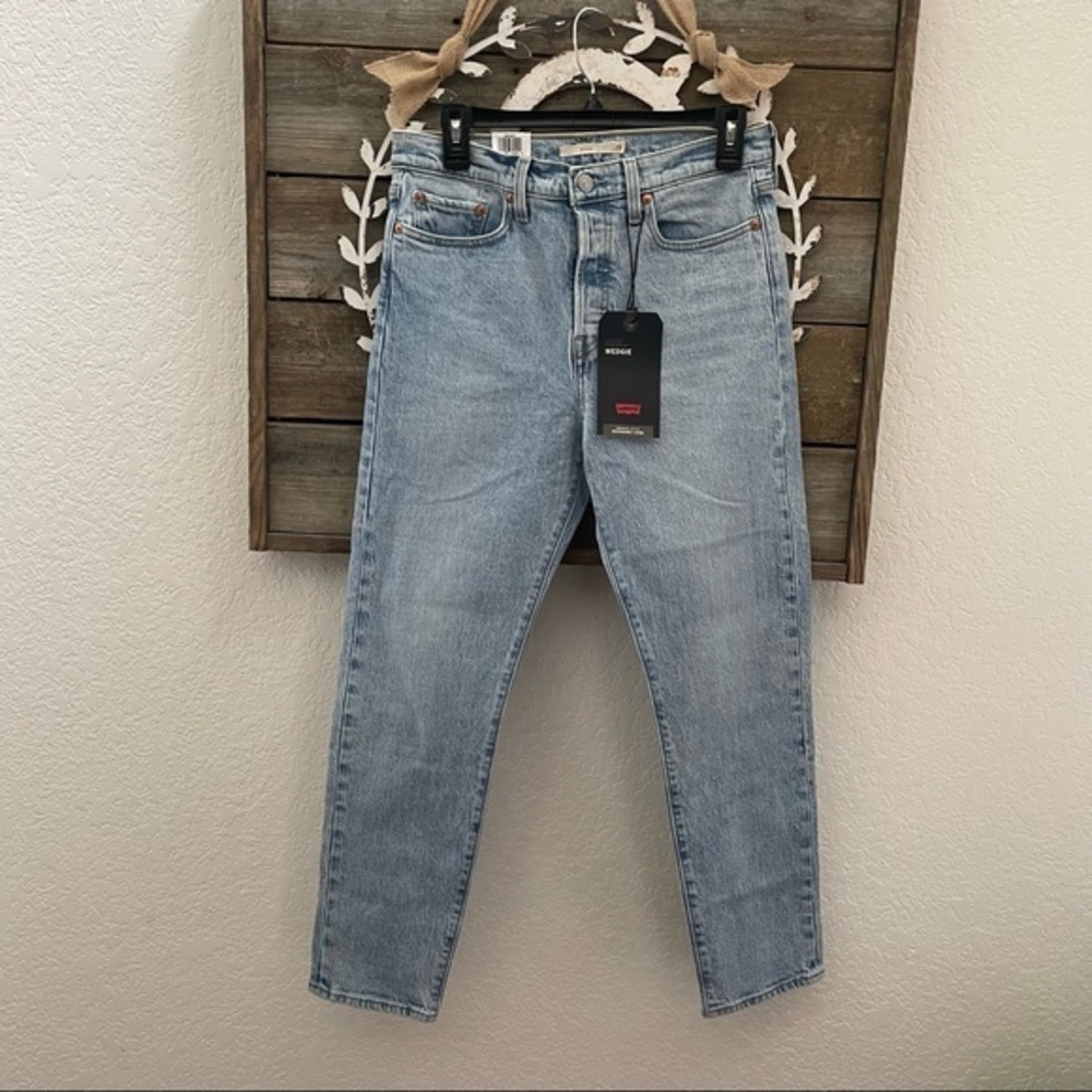 Levi’s Wedgie high rise button fly light wash stretch premium denim 29 NWT